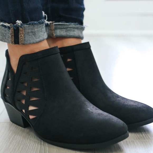 2 LEFT💕 black cutout booties low heel - Picture 5 of 6